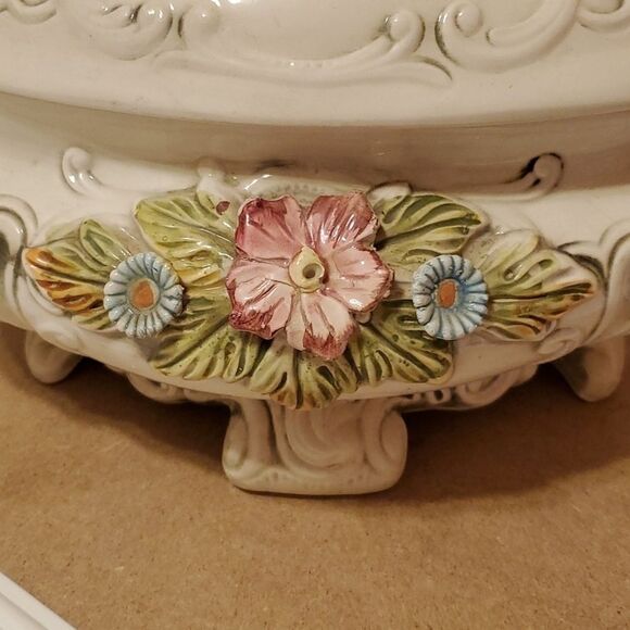 Vintage Capodimonte soup tureen - Picture 3 of 16